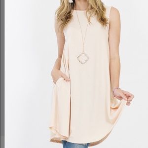 Summer weight sleeveless tunic with pockets